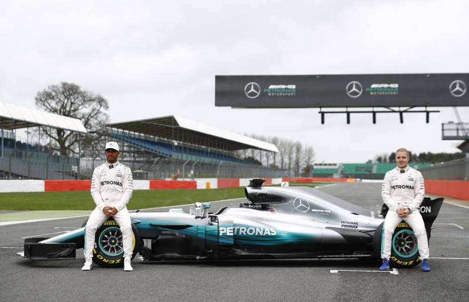 Hamilton e Bottas con la nuova Mercedes. Reuters